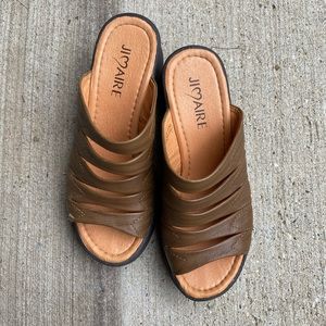 {Jimaire} Chestnut Brown Los Wedge Sandals